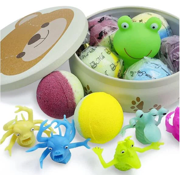 Bombe pétillante avec des jouets de grenouille et de doigts flottants