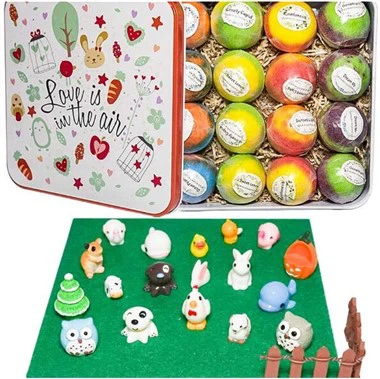 Bombes à bain moussant avec des jouets