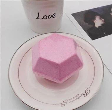 Bombe de bain rose